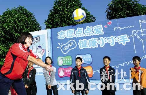 “志愿点点爱，健康小小手”(组图)