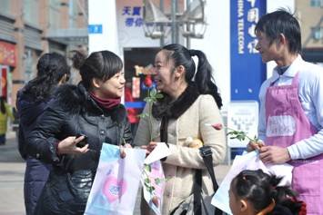 洁婷变身大情圣 全城女性被宠爱